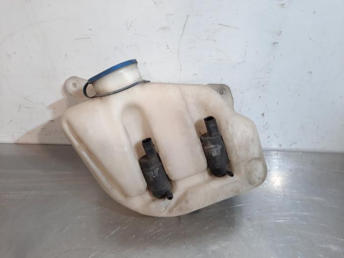 Front windscreen washer reservoir from a Mercedes-Benz Vito (639.6) 2.2 115 CDI 16V 2006