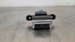 Used Parking brake switch Peugeot 308 SW (L4/L9/LC/LJ/LR) 1.5 BlueHDi 130 Price € 36,30 Inclusive VAT offered by Autohandel Didier