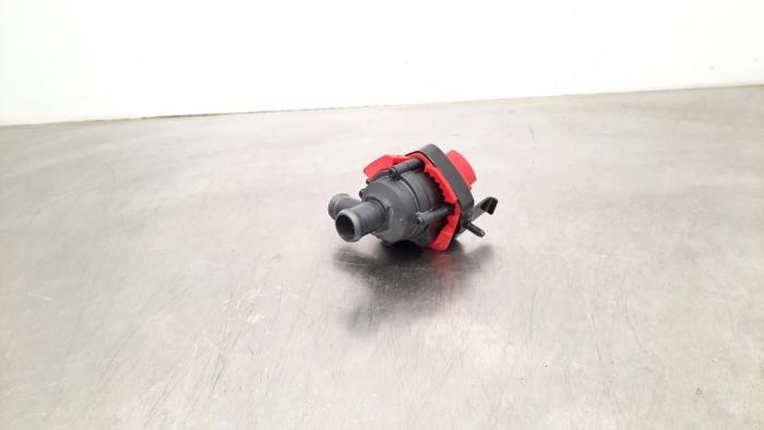 Begagnade Extra vattenpump Audi RS 6 Avant (C7) 4.0 V8 TFSI Performance 32V Pris € 60,50 Inklusive moms erbjuds av Autohandel Didier