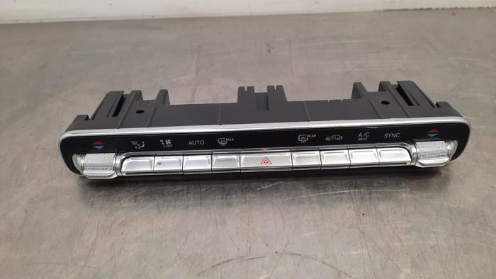 Air conditioning control panel from a Mercedes-Benz B (W247) 2.0 B-200d 2019