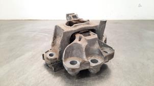 Used Gearbox mount Opel Astra K 1.6 CDTI 16V Price € 36,30 Inclusive VAT offered by Autohandel Didier