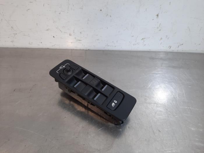 Multi-functional window switch from a Land Rover Discovery Sport (LC) 2.0 TD4 150 16V 2017
