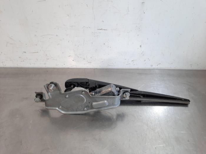 Rear wiper motor from a Land Rover Discovery Sport (LC) 2.0 TD4 150 16V 2017