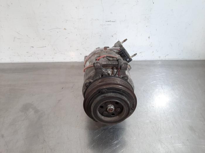 Air conditioning pump from a Land Rover Discovery Sport (LC) 2.0 TD4 150 16V 2017