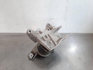 Used Engine mount Landrover Discovery Sport (LC) 2.0 TD4 150 16V Price € 66,55 Inclusive VAT offered by Autohandel Didier