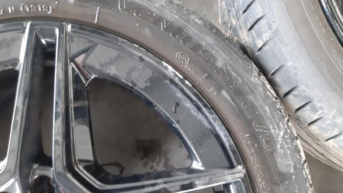 Felgen Set + Reifen van een Mercedes-Benz CLA (118.3) 1.3 CLA-180 Turbo 16V 2019