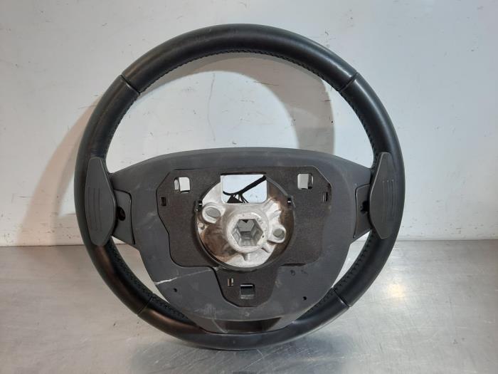 Steering wheel from a Land Rover Discovery Sport (LC) 2.0 TD4 150 16V 2017