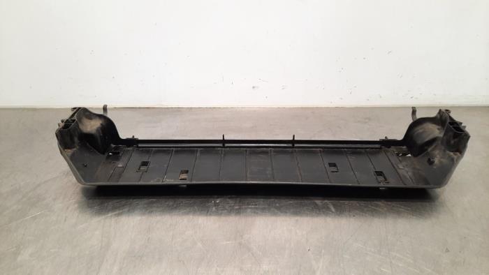 Lower radiator support