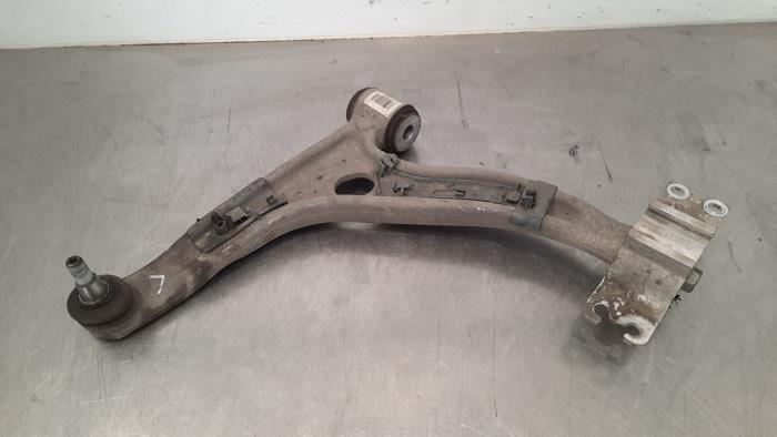 Front wishbone, left from a Mercedes-Benz A (W176) 2.2 A-200 CDI, A-200d 16V 2017
