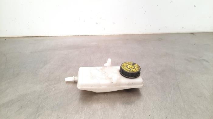 Brake fluid reservoir