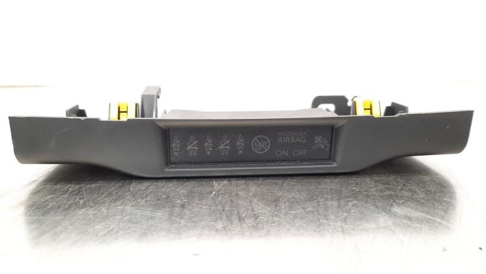 Używane Lampa Citroen DS 4/DS 4 Crossback (NX) 1.6 BlueHDI 120 Cena € 30,25 Z VAT oferowane przez Autohandel Didier