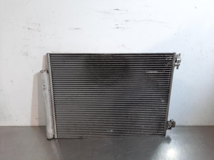 Air conditioning condenser from a Renault Captur (2R) 1.2 TCE 16V EDC 2014