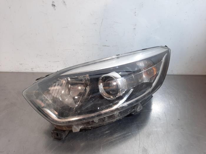 Headlight, left from a Renault Captur (2R) 1.2 TCE 16V EDC 2014