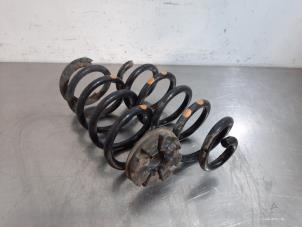 Used Rear coil spring Renault Captur (2R) 1.2 TCE 16V EDC Price € 66,55 Inclusive VAT offered by Autohandel Didier