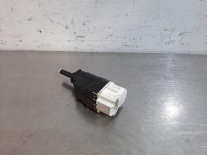 Used Panic lighting switch Renault Captur (2R) 1.2 TCE 16V EDC Price € 18,15 Inclusive VAT offered by Autohandel Didier
