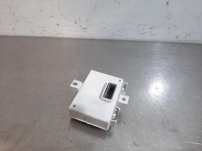 Module (miscellaneous) from a Renault Captur (2R) 1.2 TCE 16V EDC 2014