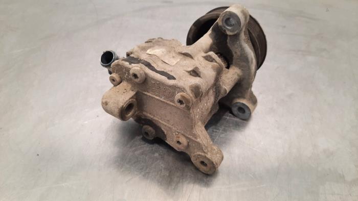 Power steering pump from a BMW X6 (E71/72) xDrive50i 4.4 V8 32V 2008