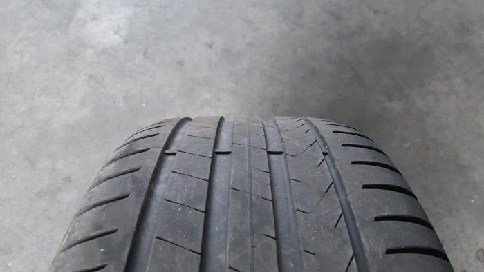 Wheel + tyre from a Audi A3 Sportback (8VA/8VF) 1.5 35 TFSI 16V 2019