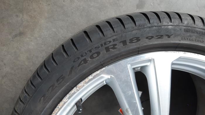 Wheel + tyre from a Audi A3 Sportback (8VA/8VF) 1.5 35 TFSI 16V 2019
