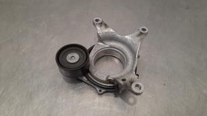 Spanrolle multiriem van een Mercedes-Benz CLA (118.3) 1.3 CLA-180 Turbo 16V 2019