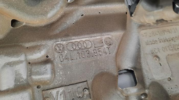 Engine cover from a Skoda Kodiaq 2.0 TDI 150 16V 2018