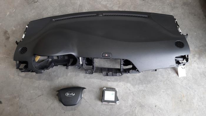 Airbag set + dashboard de un Kia Picanto (TA) 1.0 12V 2017