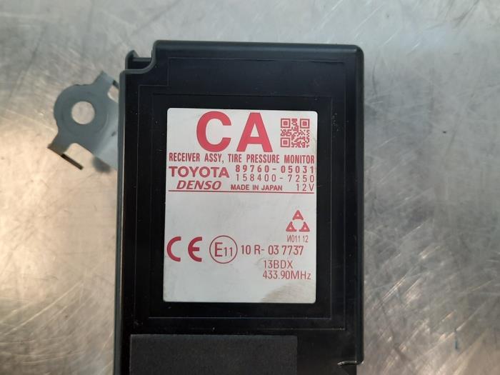 Tyre pressure module from a Toyota Avensis Wagon (T27) 1.6 16V D-4D 2017