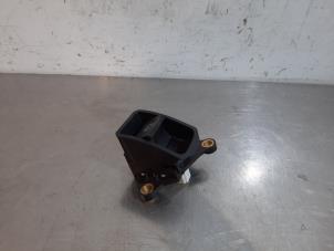 Usados Interruptor de freno de mano Toyota Avensis Wagon (T27) 1.6 16V D-4D Precio € 18,15 IVA incluido ofrecido por Autohandel Didier