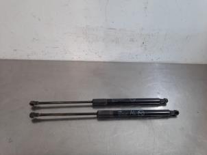 Used Set of gas struts for boot Toyota Avensis Wagon (T27) 1.6 16V D-4D Price € 42,35 Inclusive VAT offered by Autohandel Didier
