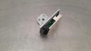 Used Antenna Amplifier Mercedes A (177.0) 2.0 A-180d Price € 36,30 Inclusive VAT offered by Autohandel Didier