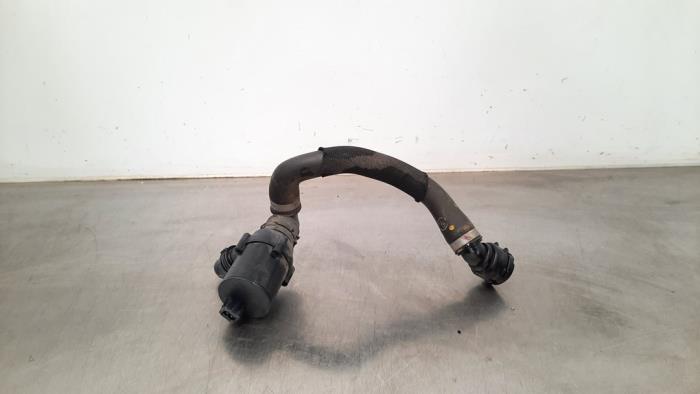 Begagnade Extra vattenpump BMW X6 (F16) xDrive30d 3.0 24V Pris € 24,20 Inklusive moms erbjuds av Autohandel Didier