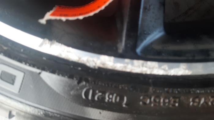 Juego de llantas y neumáticos de un Mercedes-AMG A-Klasse AMG (177.0) 2.0 A-35 AMG Turbo 16V 4Matic 2019