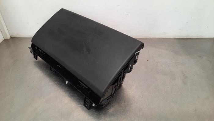 Glovebox from a Land Rover Range Rover Sport (LW) 2.0 16V P400e 2019