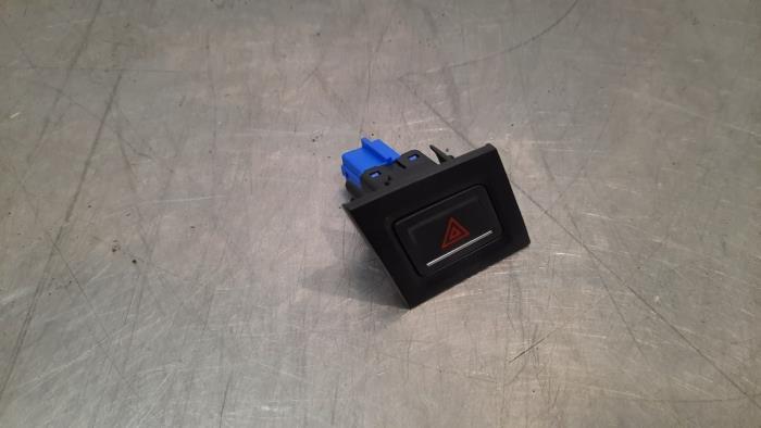 Panic lighting switch from a Volkswagen Touran (5T1) 1.6 TDI SCR BlueMotion Technology 2016