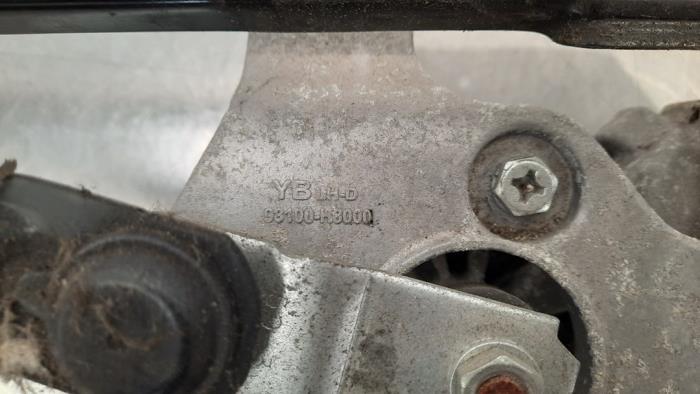 Scheibenwischermotor+Mechanik van een Kia Stonic (YB) 1.0i T-GDi 12V 2018