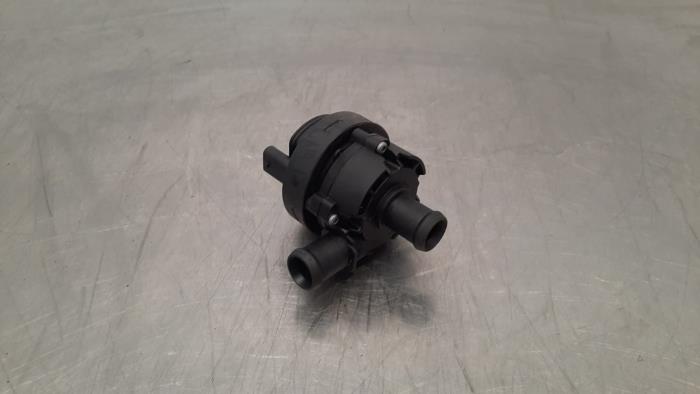 Begagnade Extra vattenpump Landrover Defender II 110 3.0 D200 MHEV Pris € 102,85 Inklusive moms erbjuds av Autohandel Didier