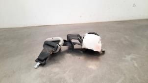 Used Rear seatbelt, centre Toyota Yaris III (P13) 1.33 16V Dual VVT-I Price on request offered by Autohandel Didier