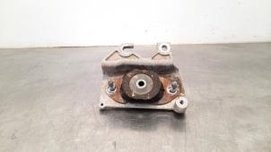 Used Gearbox mount Dacia Duster (SR) 1.5 Blue dCi 115 4x4 Price € 36,30 Inclusive VAT offered by Autohandel Didier