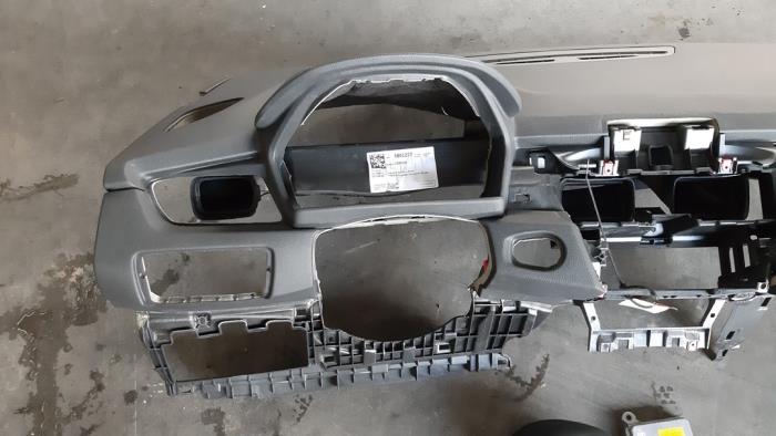 Airbag set + dashboard from a BMW 2 serie Active Tourer (F45) 216d 1.5 TwinPower Turbo 12V 2019