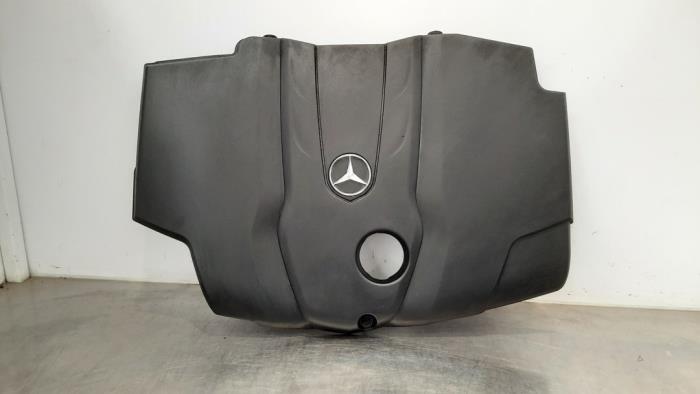 Couverture moteur d'un Mercedes-Benz C (W205) C-200d 2.2 16V 2017