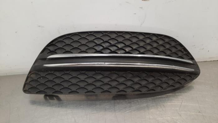 Front bumper, right-side component from a Mercedes-Benz C (W205) C-200d 2.2 16V 2017