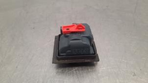 Used Tank flap lock motor Mercedes C (W205) C-200d 2.2 16V Price € 30,25 Inclusive VAT offered by Autohandel Didier