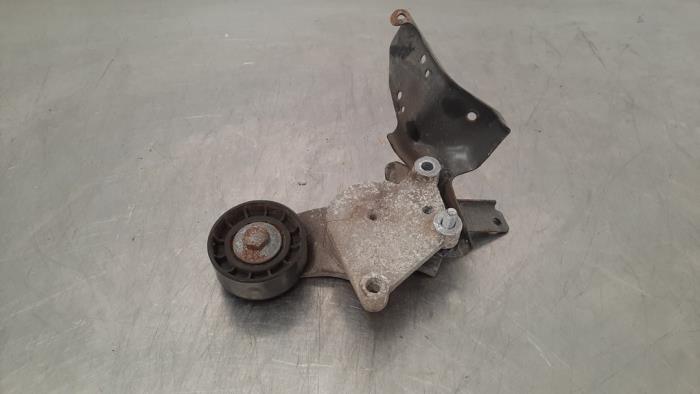 Usados Rodillo tensor correa múltiple Ford Tourneo Courier (JU2) 1.5 TDCi 95 Precio € 18,15 IVA incluido ofrecido por Autohandel Didier