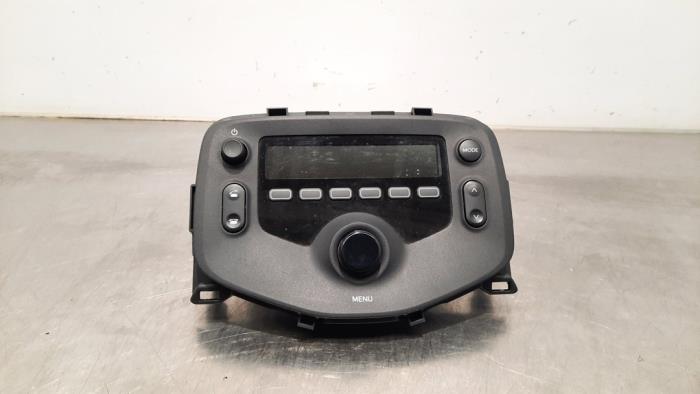 Radio de un Toyota Aygo (B40) 1.0 12V VVT-i 2016