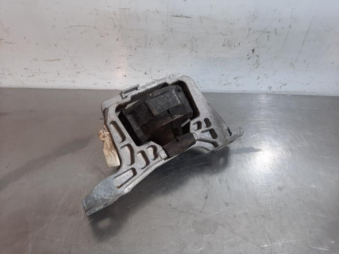 Used Engine mount Ford Kuga II (DM2) 1.6 EcoBoost 16V Price € 48,40 Inclusive VAT offered by Autohandel Didier