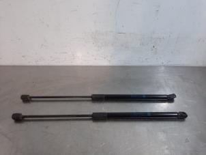 Used Set of gas struts for boot Mercedes A (W176) 1.6 A-180 16V Price € 30,25 Inclusive VAT offered by Autohandel Didier