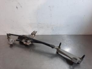 Used Front wiper motor Mercedes A (W176) 1.6 A-180 16V Price € 48,40 Inclusive VAT offered by Autohandel Didier