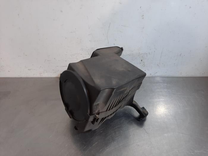 Air box from a Ford Kuga II (DM2) 1.6 EcoBoost 16V 2014