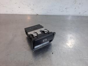 Used Parking brake switch Mercedes A (W176) 1.6 A-160 16V Price € 12,10 Inclusive VAT offered by Autohandel Didier