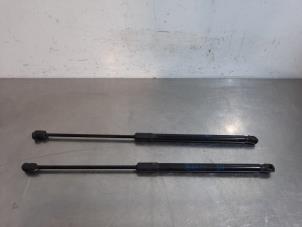 Used Set of gas struts for boot Mercedes A (W176) 1.6 A-160 16V Price € 42,35 Inclusive VAT offered by Autohandel Didier